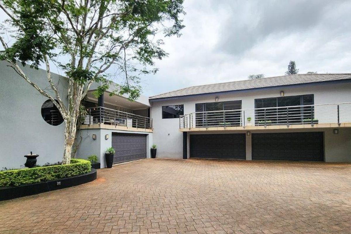 Home Of Distinction At An Exclusive Address - Photo 5