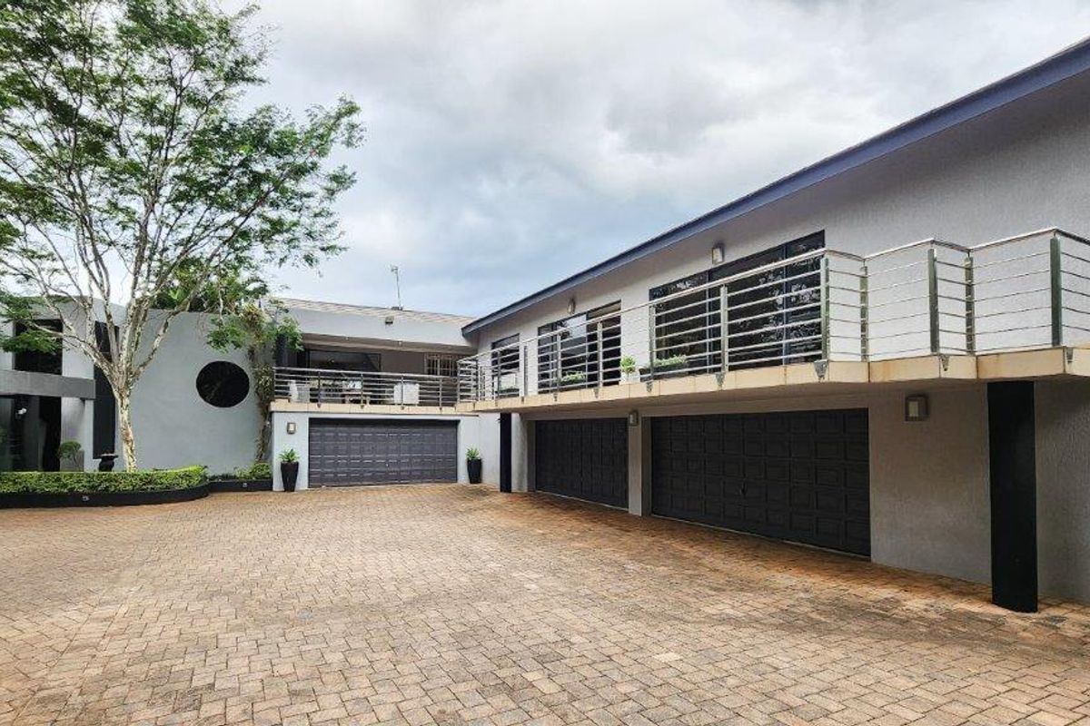 Home Of Distinction At An Exclusive Address - Photo 3