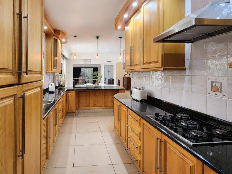 Home Of Distinction At An Exclusive Address - Photo 10