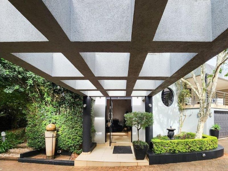 Home Of Distinction At An Exclusive Address - Photo 6