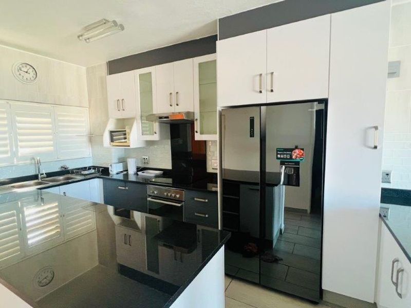 Newly Renovated Apartment In Shelly Beach - Photo 4