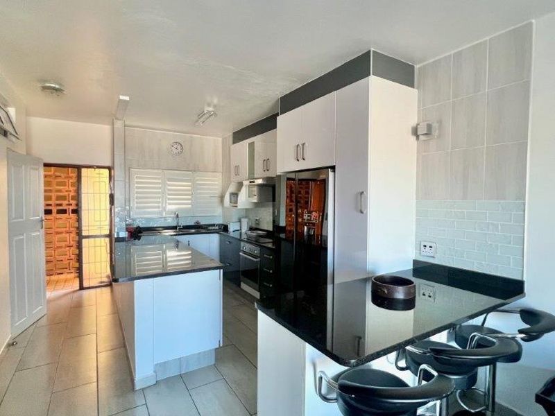 Newly Renovated Apartment In Shelly Beach - Photo 6