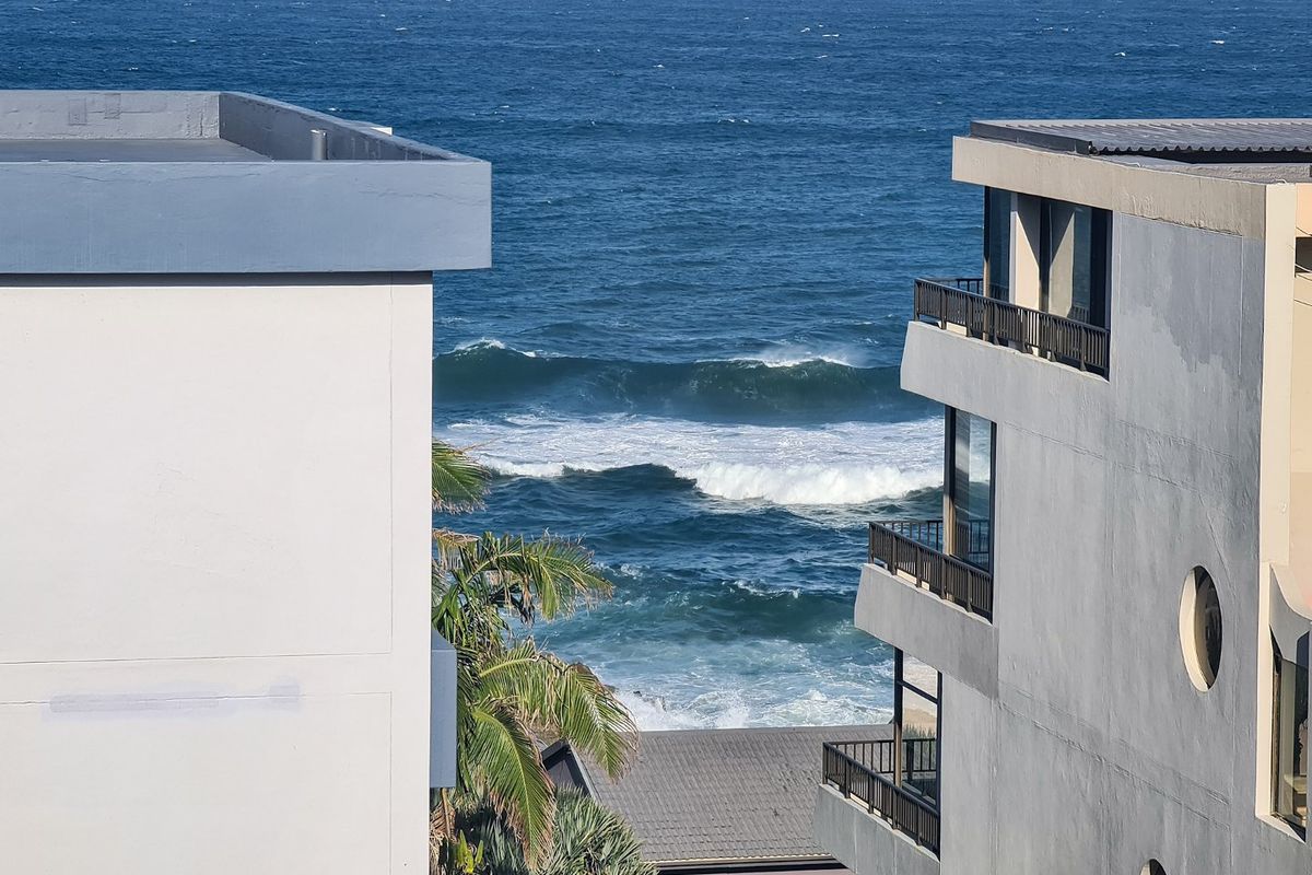 Spacious Unit Close To The Beach - Photo 4