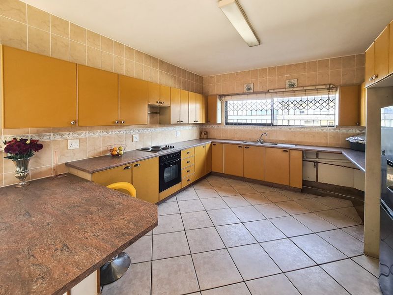 Spacious Unit Close To The Beach - Photo 9