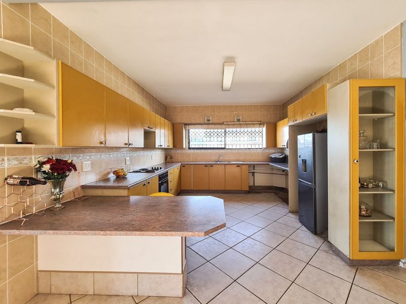 Spacious Unit Close To The Beach - Photo 7