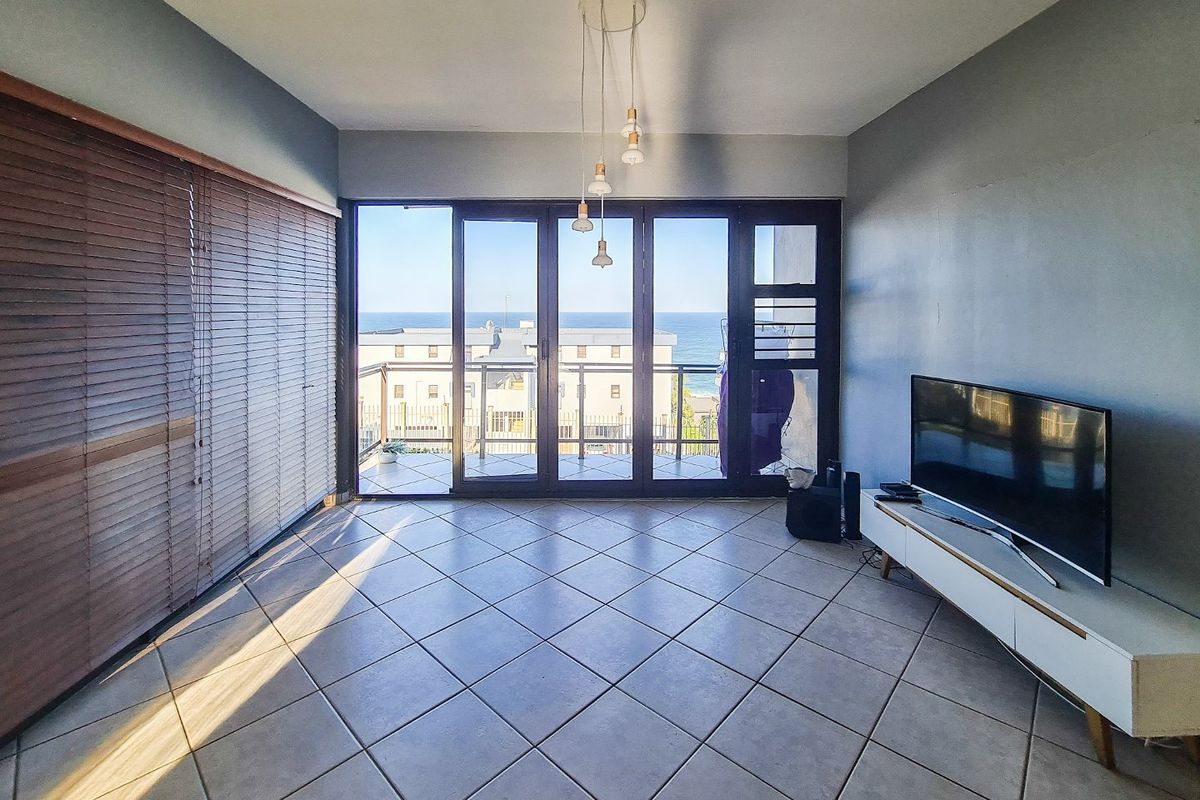 Spacious Unit Close To The Beach - Photo 2