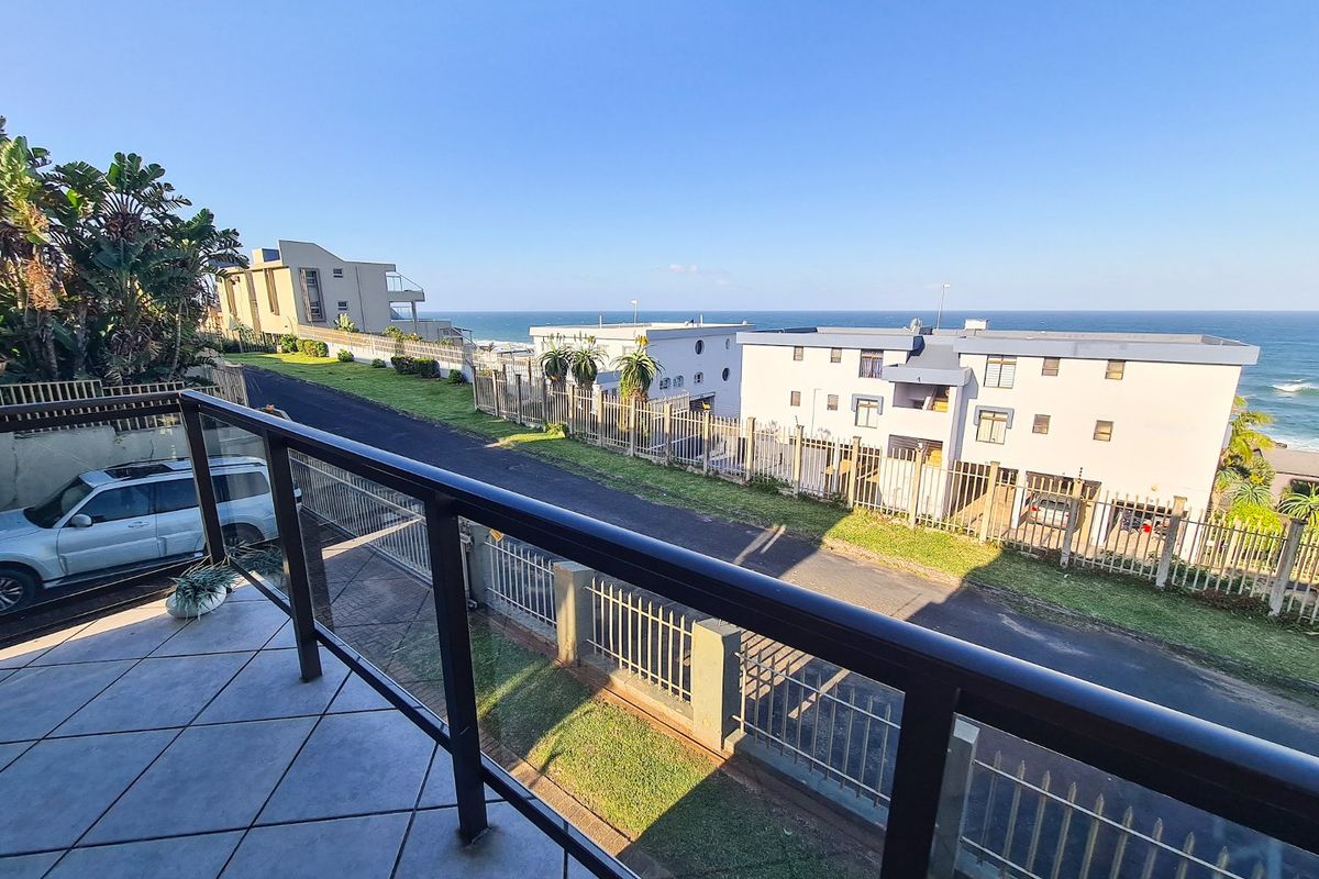 Spacious Unit Close To The Beach - Photo 3
