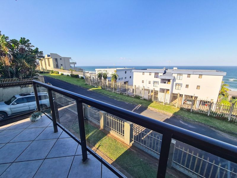 Spacious Unit Close To The Beach - Photo 3