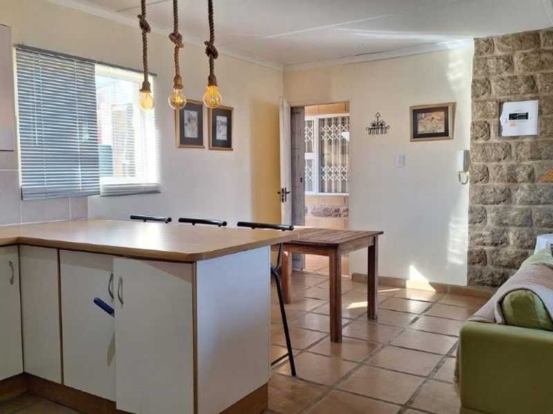 Top Floor Apartment In Margate! - Photo 9