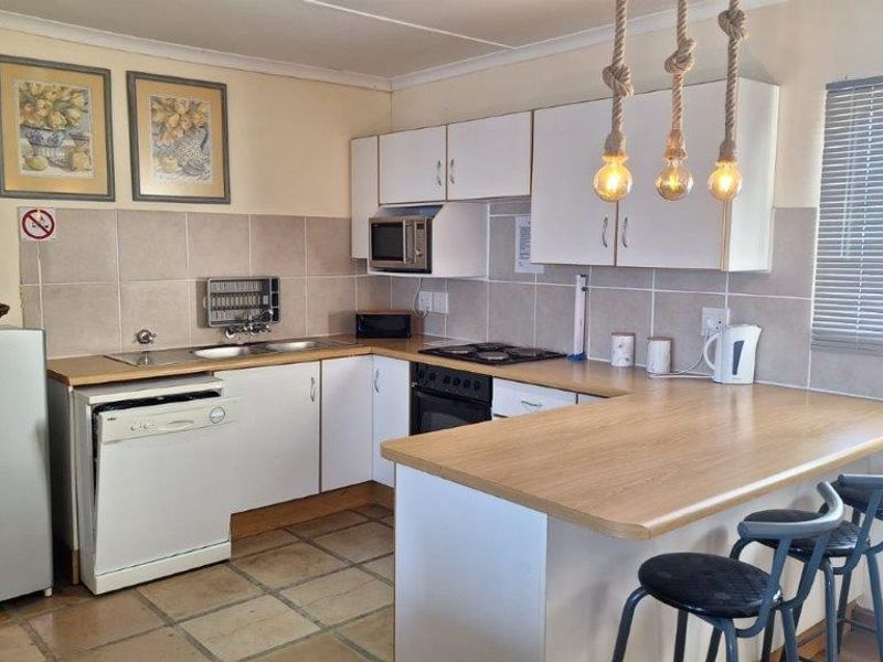 Top Floor Apartment In Margate! - Photo 7