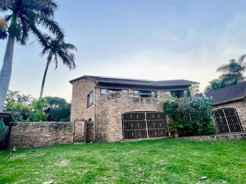 Attractive Facebrick Residence With Lovely Sea Views  - Photo 1