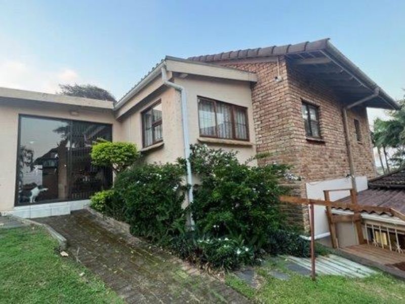 Attractive Facebrick Residence With Lovely Sea Views  - Photo 8