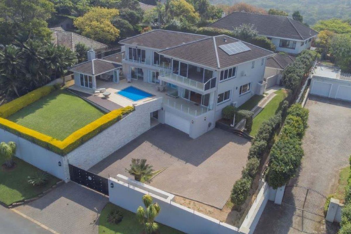 Exquisite Stylish Ultimate Luxury Living In Southbroom - Photo 2