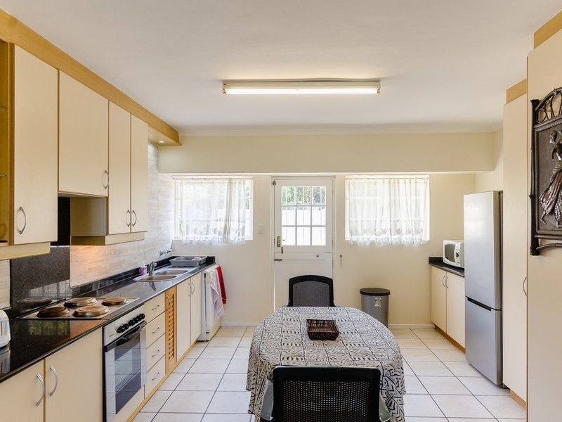 Attractive Townhouse In Peaceful Complex - Photo 2