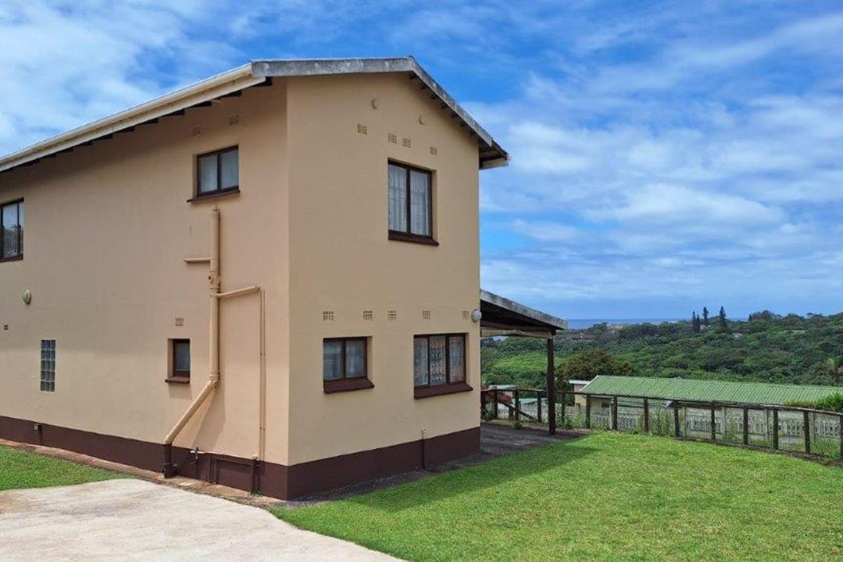 3 Bedroom Double Storey Home With Sea Views - Photo 3