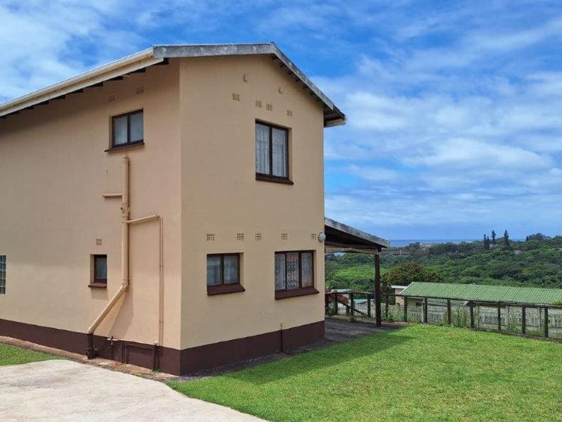 3 Bedroom Double Storey Home With Sea Views - Photo 3