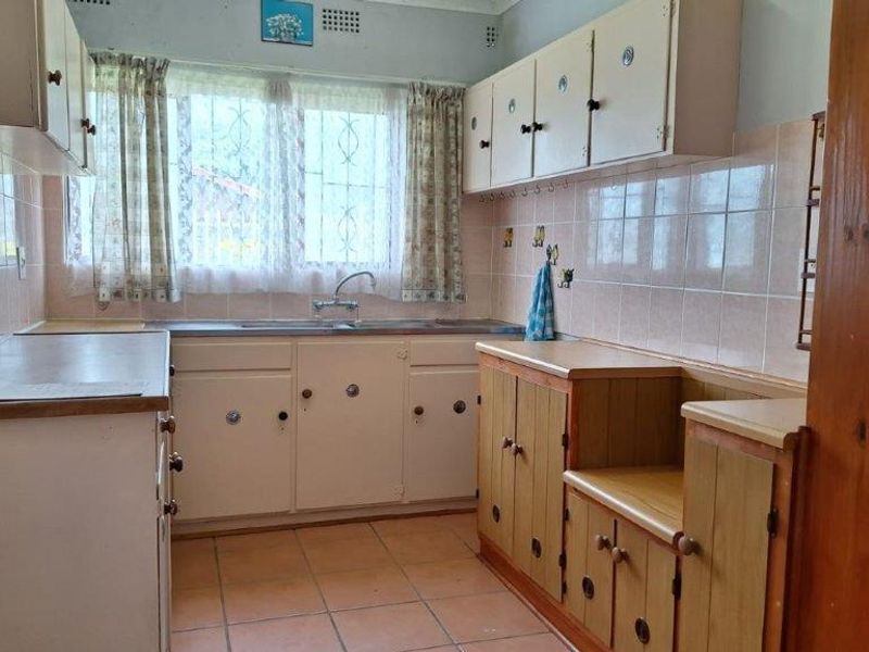 3 Bedroom Double Storey Home With Sea Views - Photo 10