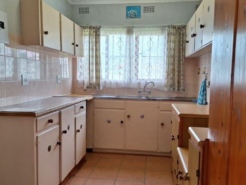 3 Bedroom Double Storey Home With Sea Views - Photo 9