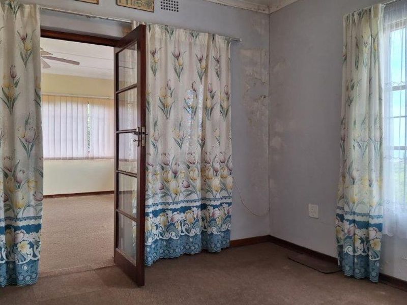 3 Bedroom Double Storey Home With Sea Views - Photo 8