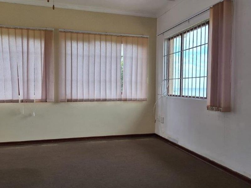 3 Bedroom Double Storey Home With Sea Views - Photo 7