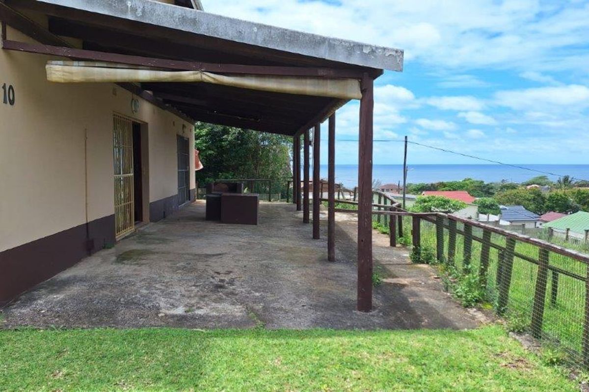 3 Bedroom Double Storey Home With Sea Views - Photo 4