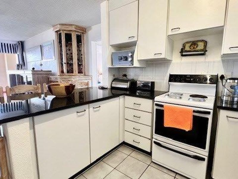 Top Floor Apartment In Popular Laguna La Crete Uvongo - Photo 9