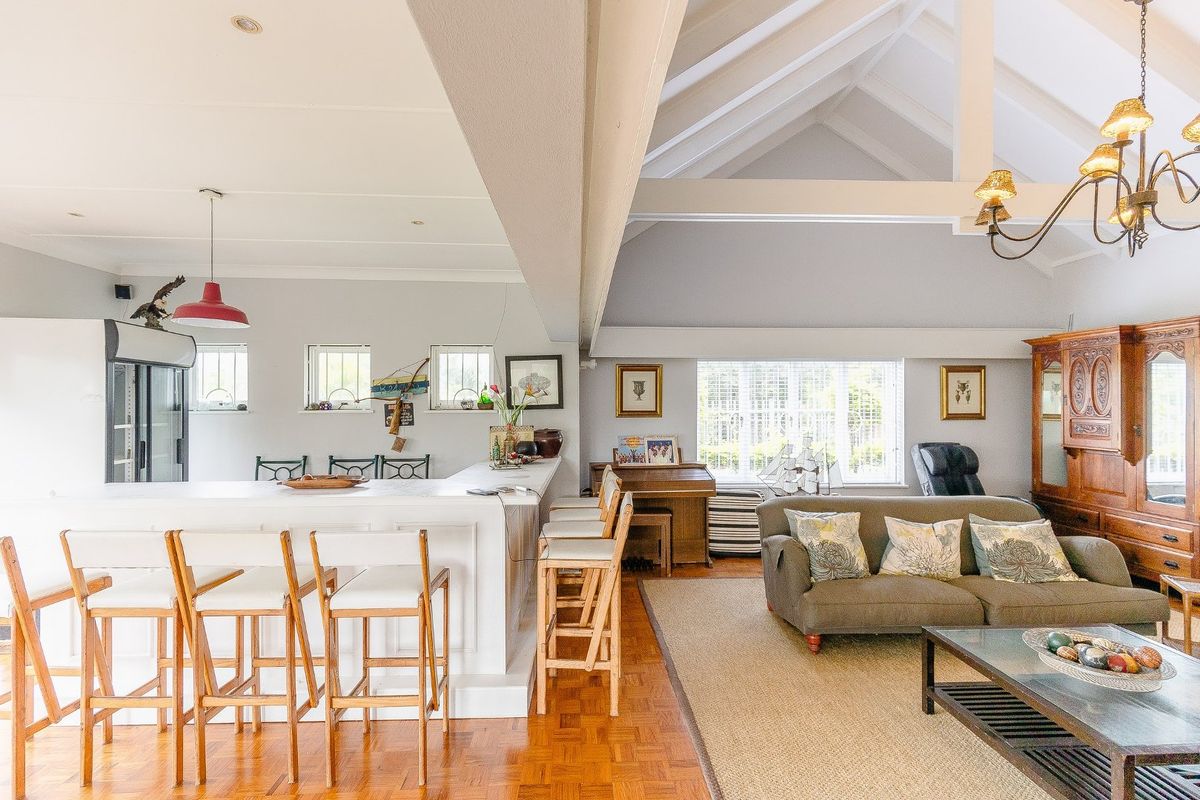 Large Residence On The Beach - Photo 5