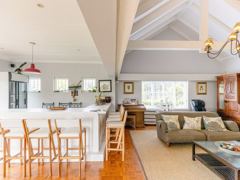 Large Residence On The Beach - Photo 5