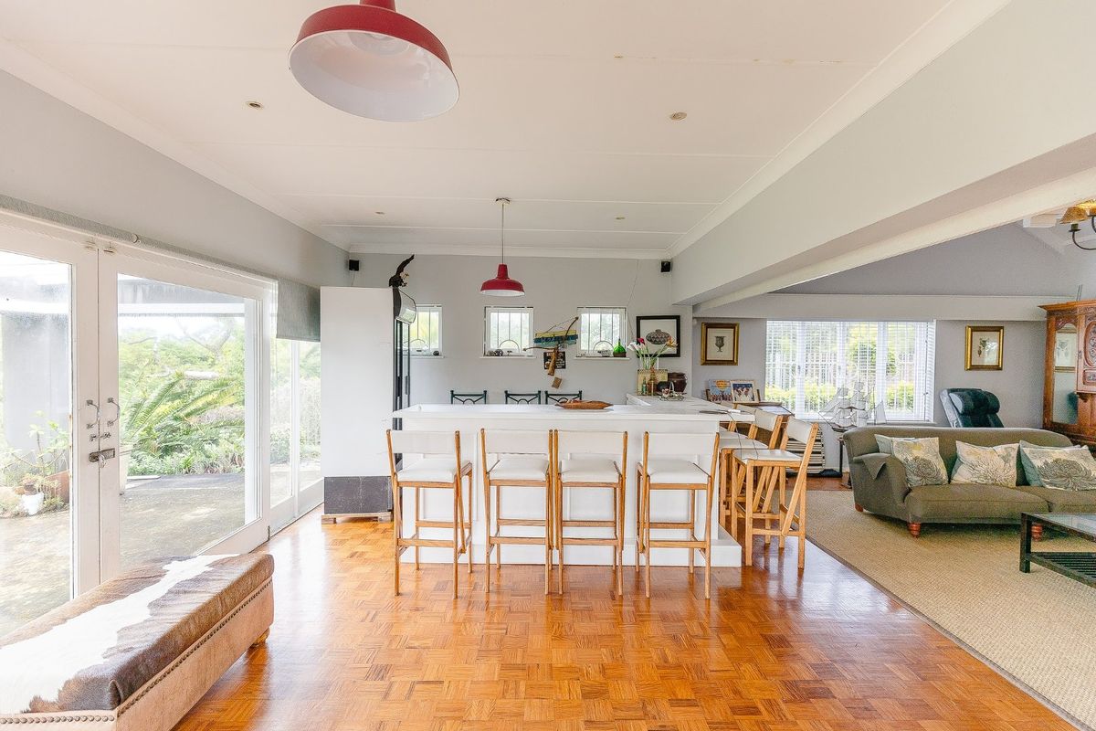 Large Residence On The Beach - Photo 4