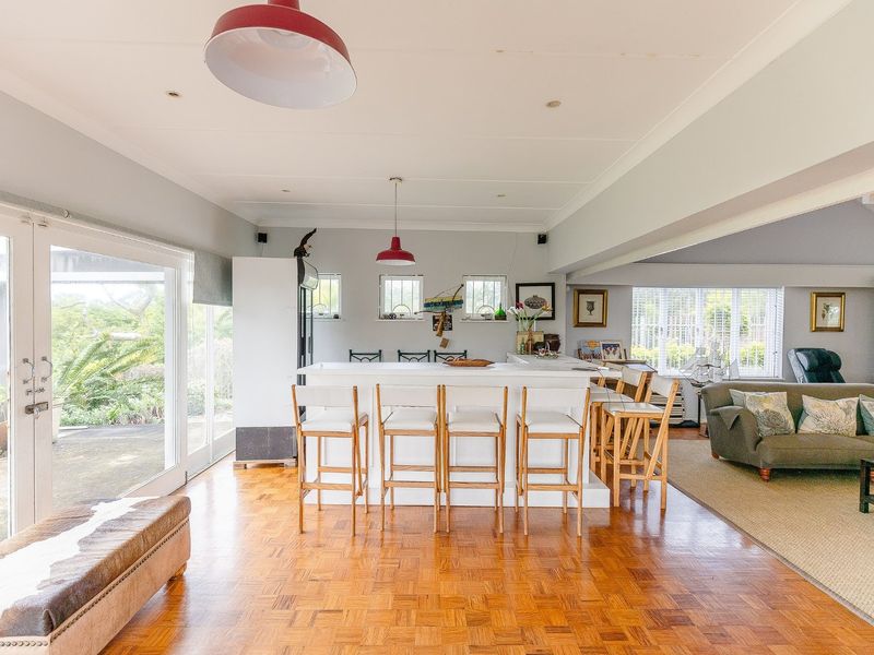 Large Residence On The Beach - Photo 4