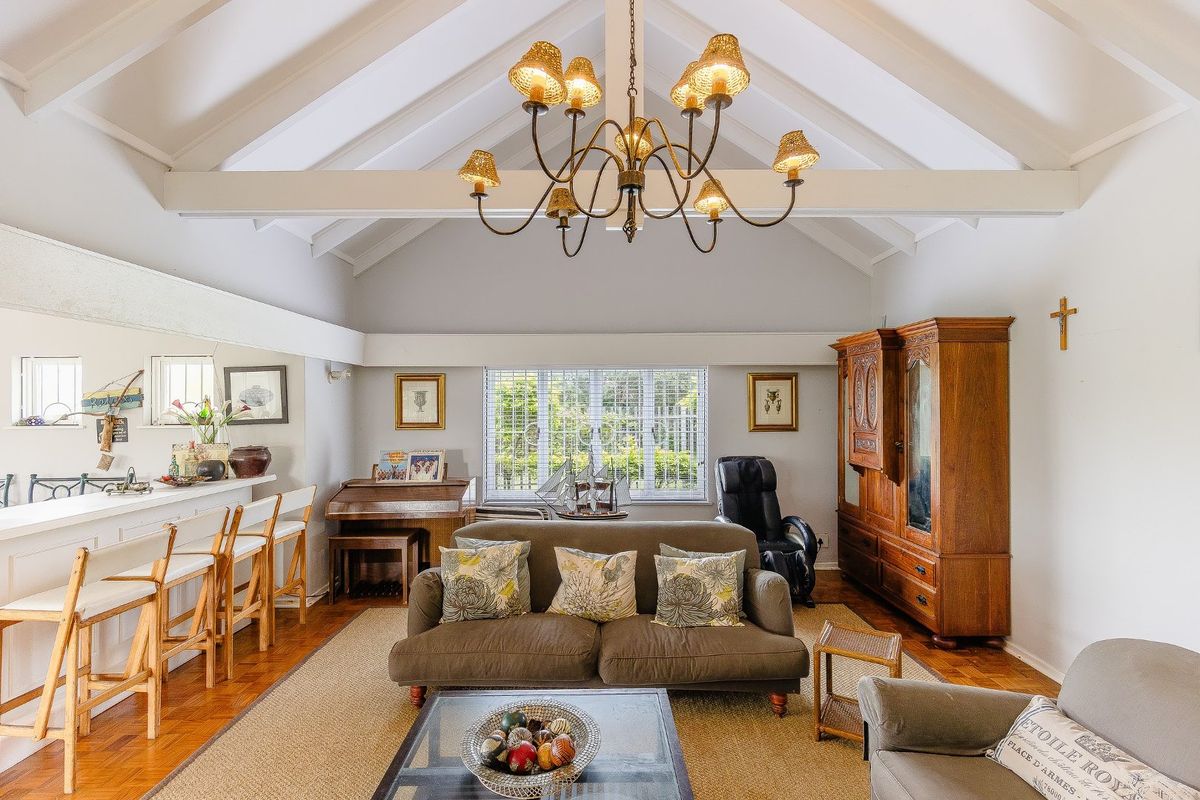 Large Residence On The Beach - Photo 3