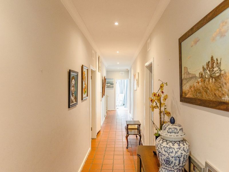 Large Residence On The Beach - Photo 10