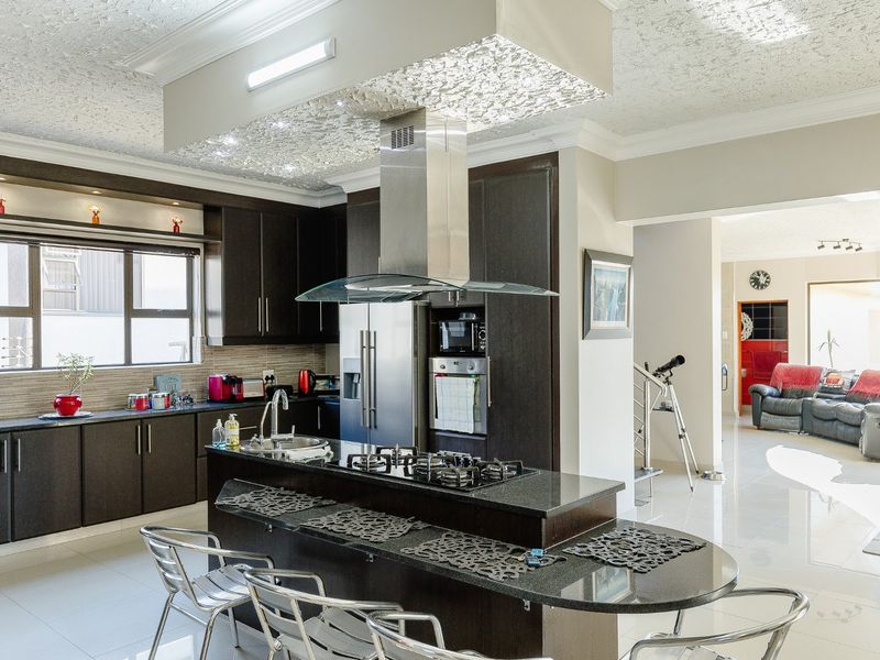 Architectual Masterpiece!! - Photo 9