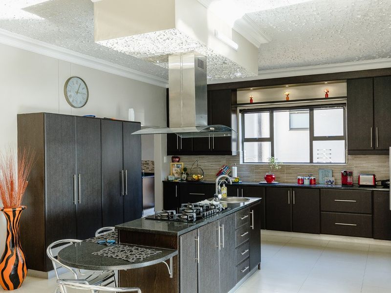 Architectual Masterpiece!! - Photo 8