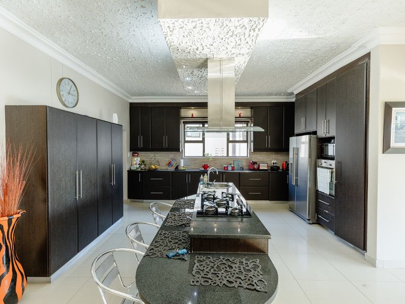 Architectual Masterpiece!! - Photo 7