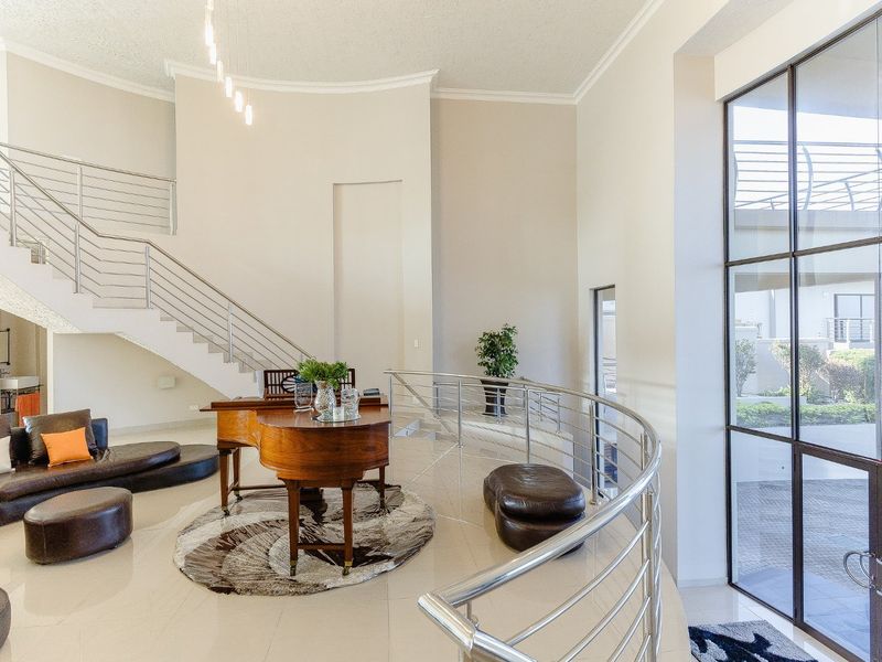 Architectual Masterpiece!! - Photo 4