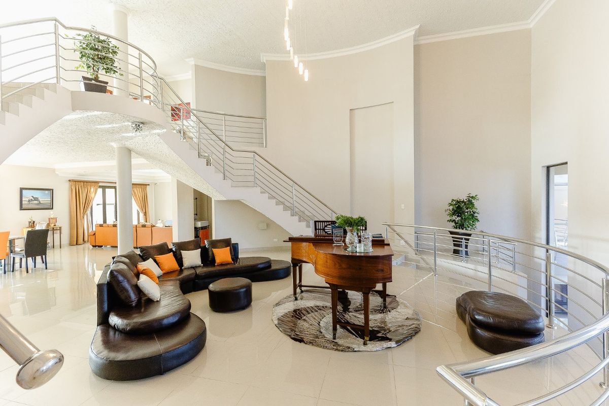 Architectual Masterpiece!! - Photo 5