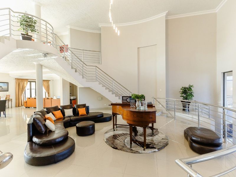 Architectual Masterpiece!! - Photo 5