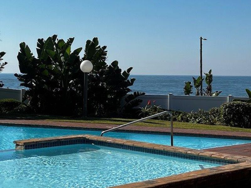 Luxurious 3 Bedroom Beachfront Apartment On Uvongo Beach  - Photo 2