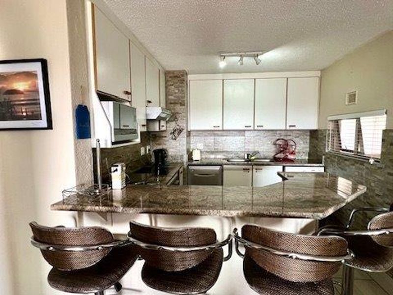 Luxurious 3 Bedroom Beachfront Apartment On Uvongo Beach  - Photo 7