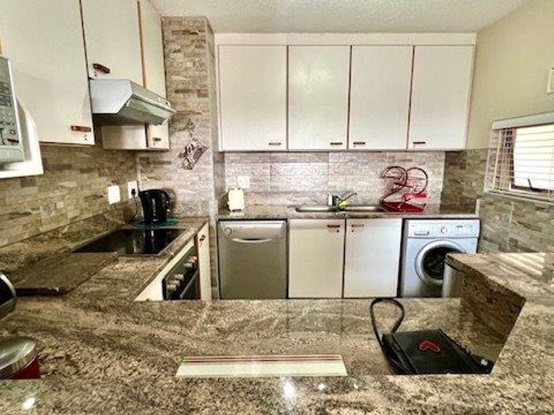 Luxurious 3 Bedroom Beachfront Apartment On Uvongo Beach  - Photo 8