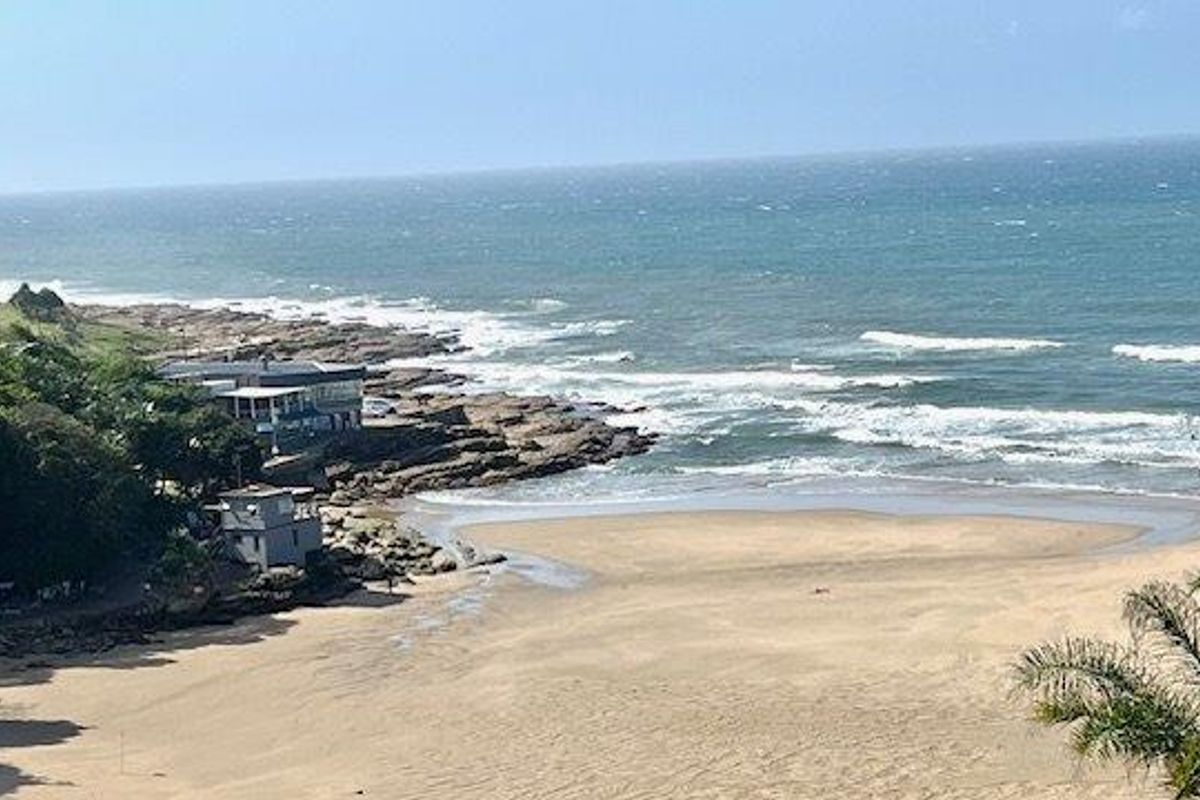 Luxurious 3 Bedroom Beachfront Apartment On Uvongo Beach  - Photo 4