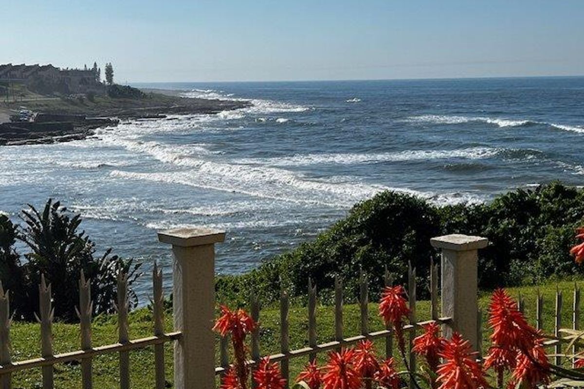 Luxurious 3 Bedroom Beachfront Apartment On Uvongo Beach  - Photo 3