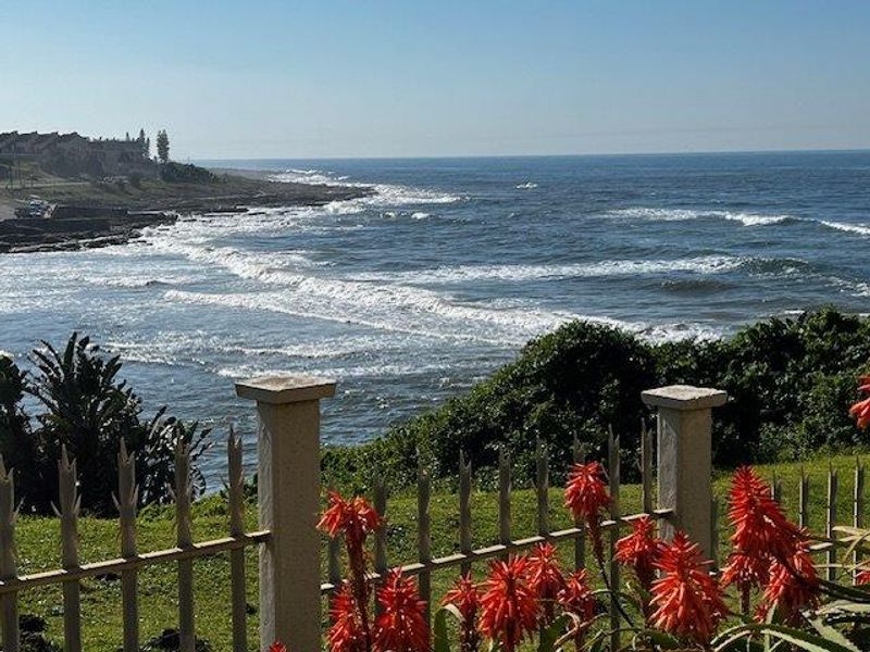 Luxurious 3 Bedroom Beachfront Apartment On Uvongo Beach  - Photo 3