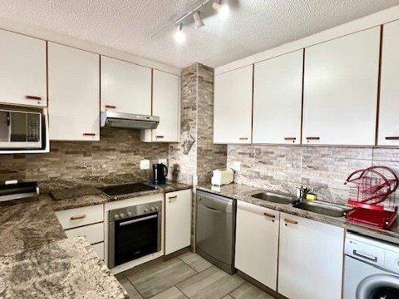 Luxurious 3 Bedroom Beachfront Apartment On Uvongo Beach  - Photo 9