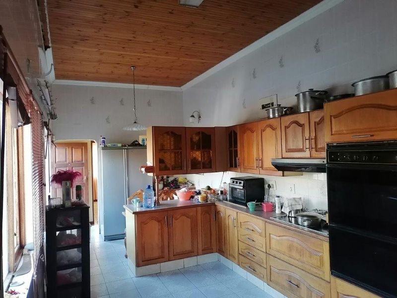 Spacious Home With A Separate Flat  - Photo 2