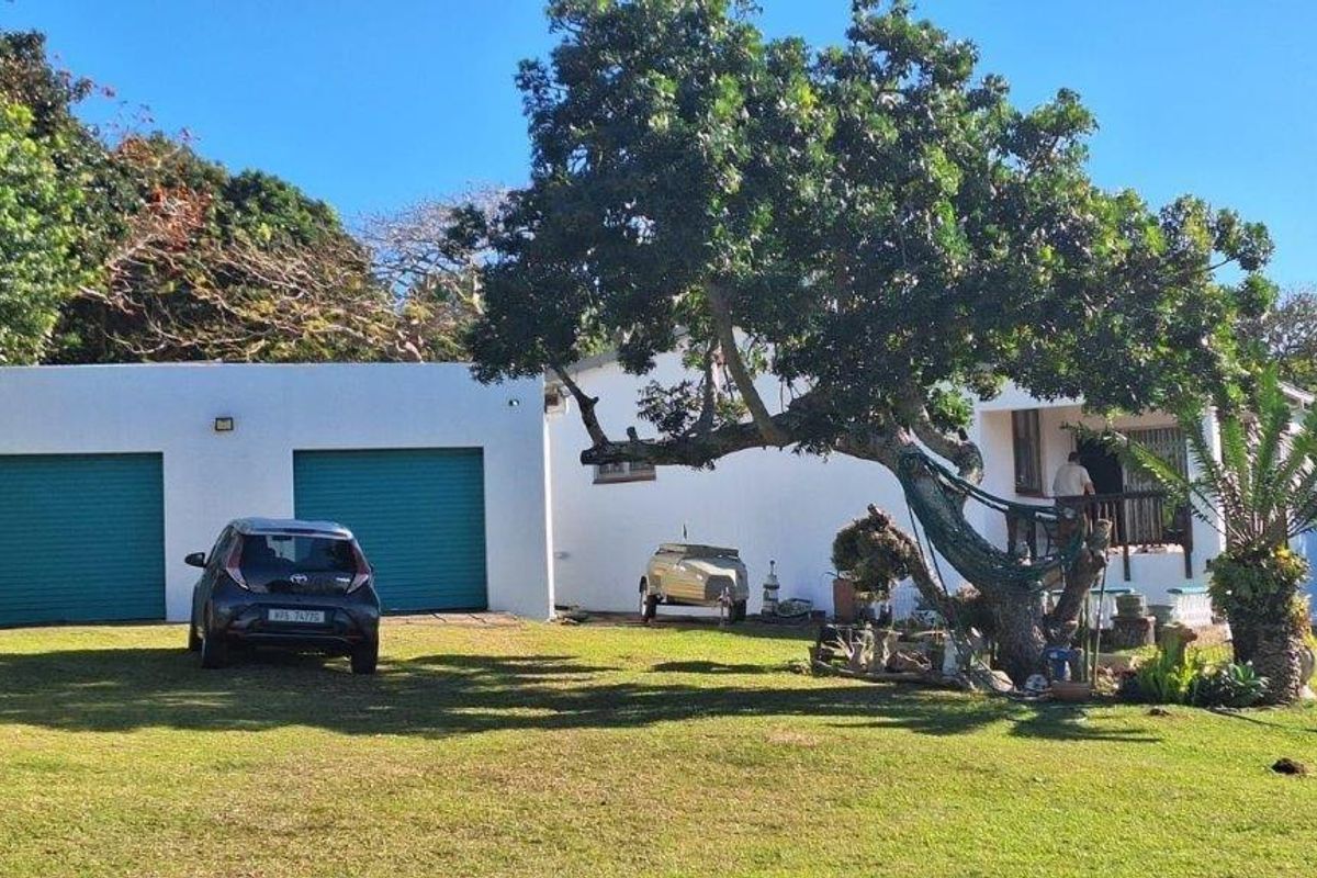 Newly Repainted Three Bedroom Home With Loads Of Potential !! - Photo 2