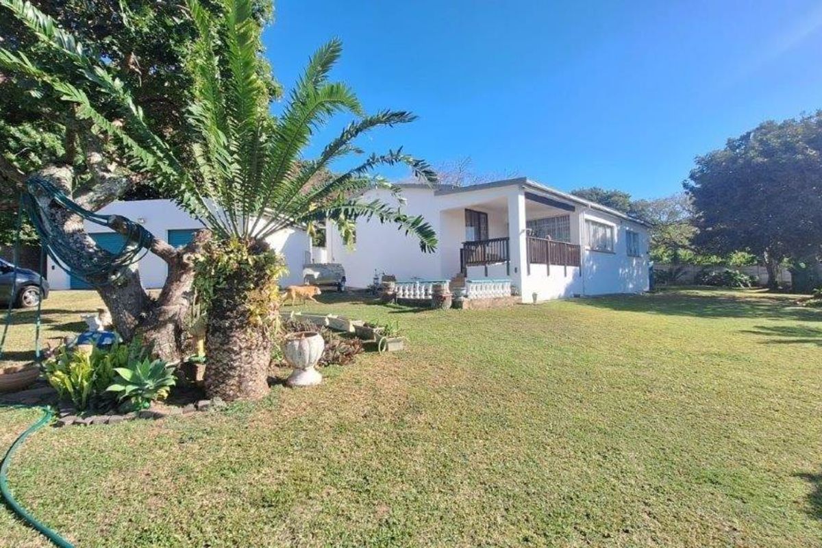 Newly Repainted Three Bedroom Home With Loads Of Potential !! - Photo 3