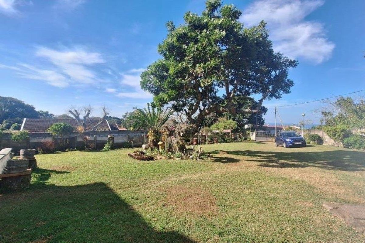 Newly Repainted Three Bedroom Home With Loads Of Potential !! - Photo 5