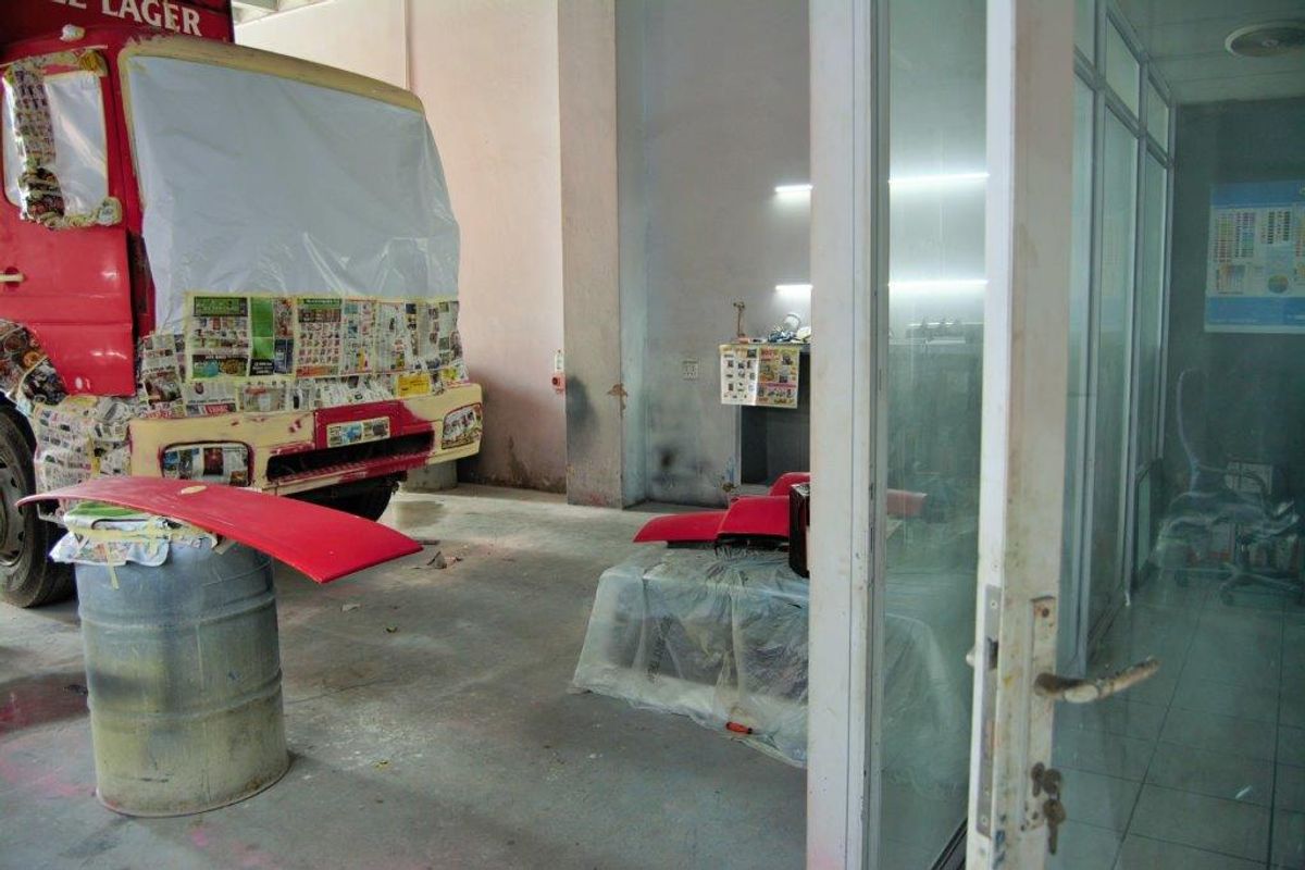 Prime Location, Large Warehouse for Sale! - Photo 3